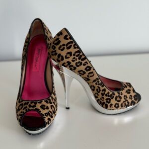 BNWOT Betsey Johnson Leopard Pumps